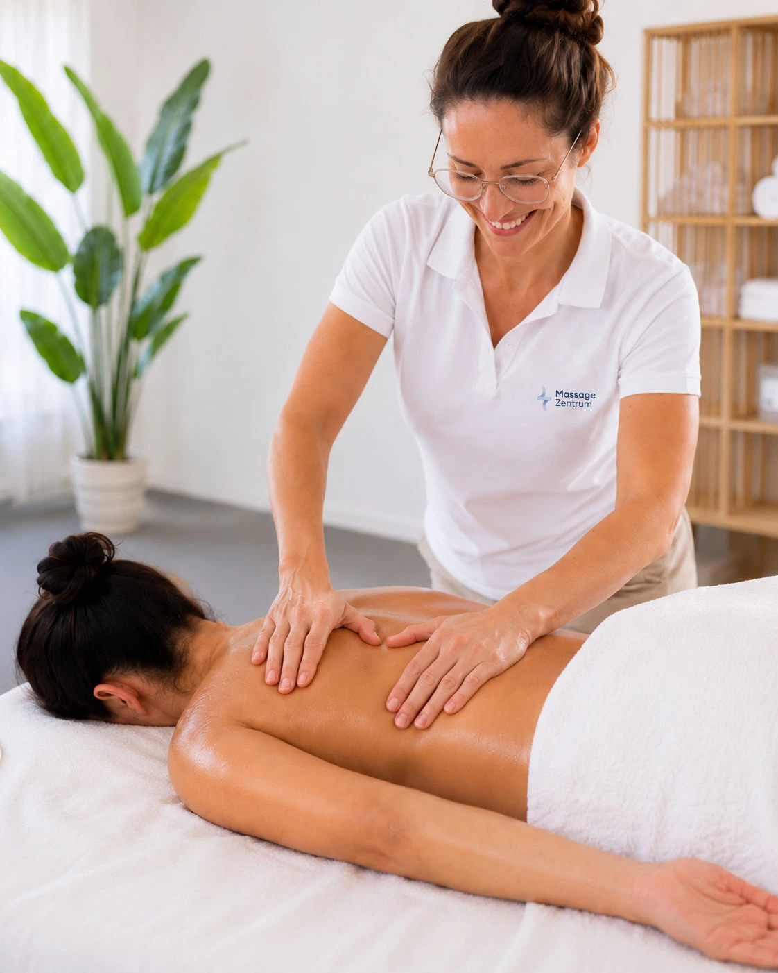 Schwangerschaftsmassage in der Praxis am Aeschengraben in Basel